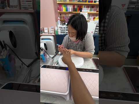 Getting my nails done in South Korea🇰🇷