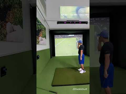 Chipping practice from yesterday.    Injury is getting batter and better. #shorts #golf #simulator