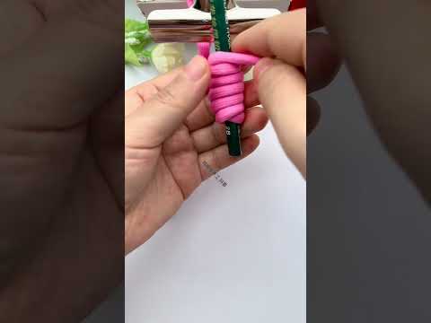 Sweater transfer knot. Wrap it around a few times and it's done. Rope braiding skills sharing. S