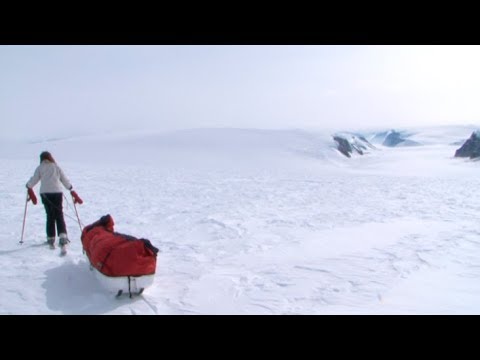 Descent of a glacier in the Penny icecap - Penny Icecap 2009 expedition