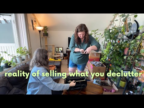 selling your clutter 💰💰  Dani declutters her living room & lists clothes for sale