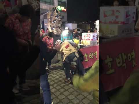 Night market in Bushsn