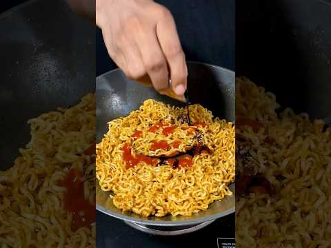 Chilli Garlic Maggi #shorts #food #maggi #chilli #streetfood #asmr #asmrsounds #asmrkitchenfood