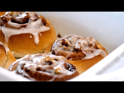 Maple-Walnut Cinnamon Rolls | Perfect maple syrup cinnamon rolls