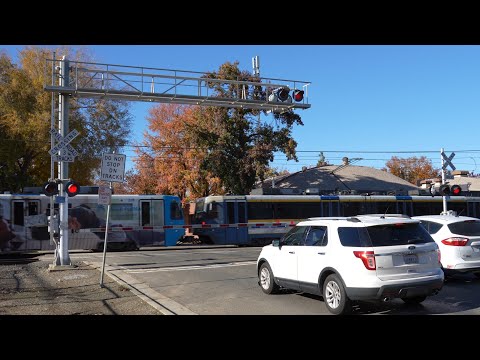 SACRT Light Rail | W St. Railroad Crossing | Sacramento CA