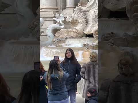 Фонта́н Тре́ви (итал. Fontana di Trevi) — самый крупный фонтан Рима