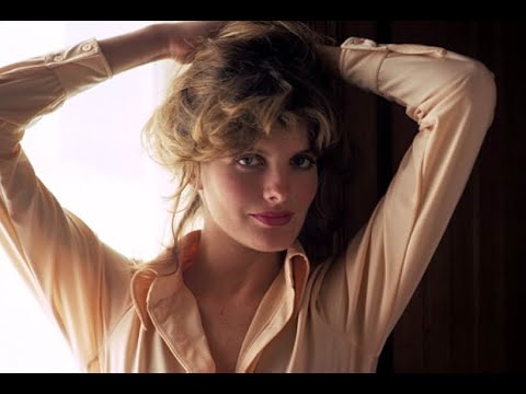 SEXY RENE RUSSO PHOTOS: Pantyhose, Stockings, Tights,Heels, Mini Skirt,MiniDress