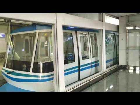 臺灣桃園國際機場航廈電車路程景觀（往第二航廈方向）