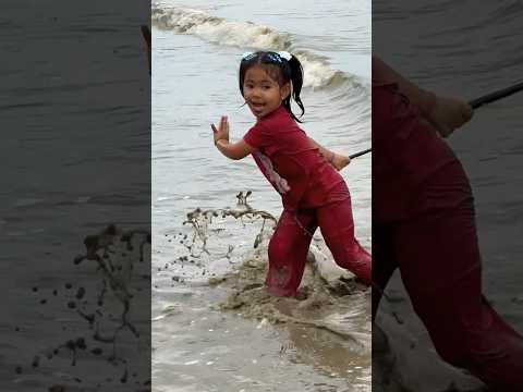 Sea ​​with children