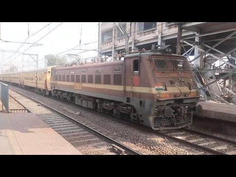 22629 express train Indian railways in the railway station video | 22629 fast express train video