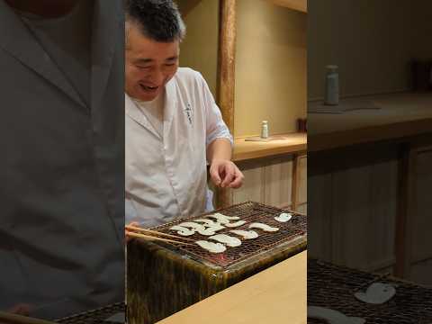 京都 富小路今朝採れたての高野山の松茸。できるだけ新鮮な状態で食べるためにランチで頂きました。塩をあて炭火で炙り松茸は新鮮やから反ってきます。#shorts