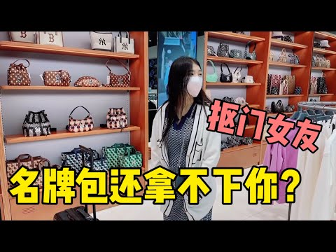 給泰國女友買名牌包，她為何死活不要？這樣摳門的女友真讓我感動 | 老劉在泰國