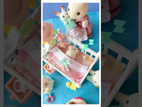 Crib with Mobile 💤 #sylvanianfamilies #calicocritters #unboxing