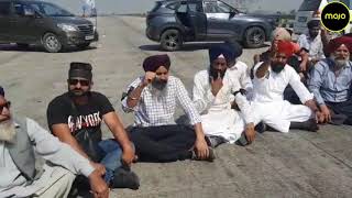 100 Days of Kisan Andolan | Protesting Farmers Block Highway | Offer Water to Travellers