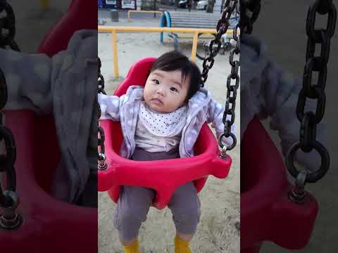 初ブランコを優雅に乗る0歳児【250Days】 #baby