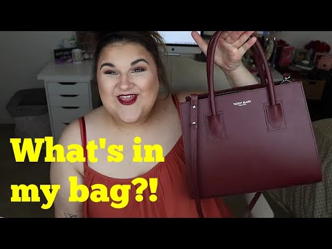 What's In My Bag?!  *Exposing Myself*