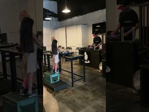 6歳娘のDJ！ロサンゼルスにて。