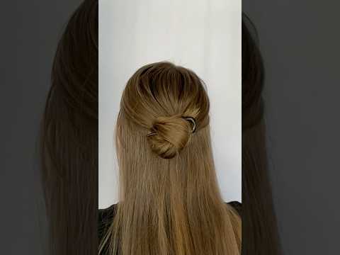 Chic half-up knot using wave sturdy hairpin from Good Hair Days #halfuphalfdownhairstyle #hairpins