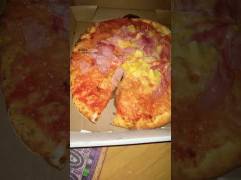 Hawaiian Pizza from Napolini Pizzeria was not made with love #sad #pizza #disneyland #spiderman