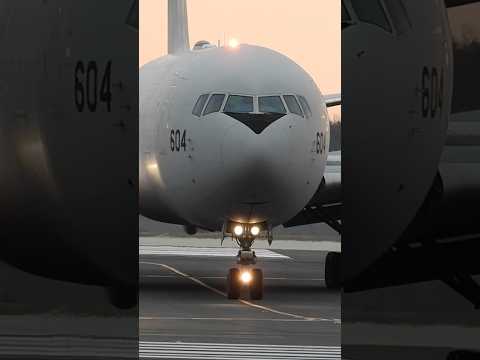 百里基地番外編‼️超ド迫力KC-767J🇯🇵空中給油輸送機21L降りから03L[WEST]バックトラック!! #百里基地　#小牧基地　#KC767J #shorts