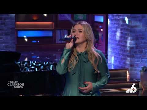 Kelly Clarkson - Smile (Nat King Cole) - The Kelly Clarkson Show - November 2, 2023