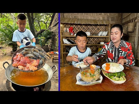 Chef Seyhak cook shrimp with fish eggs for Mom - Chef Seyhak