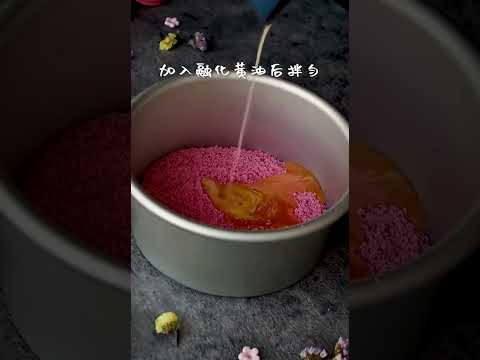 「樱花慕斯春天来啦~做一款超简单的樱花慕斯，跟最好的朋友一起分享春天吧~」