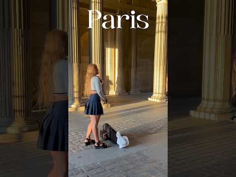 Harmony at Dusk: An Enchanting Violinist at the Louvre Pyramid in Paris - Wow