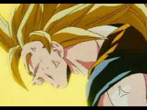 Goku se transforma en súper sayayin 3