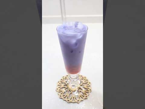 Butterfly pea strawberry drink #butterflypea #shorts