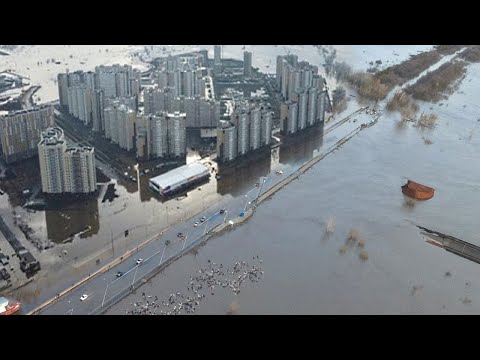 Russia is Suffering: in Omsk there are severe floods due to heavy rains.