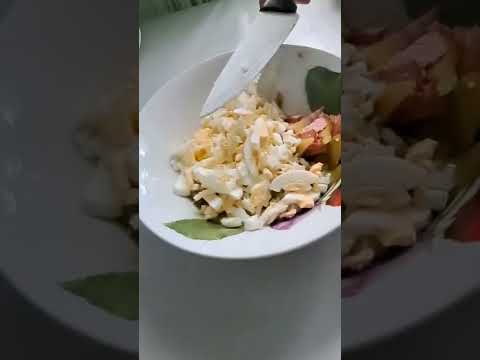 салат из колбасы с кукурузой