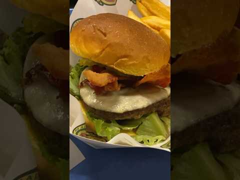 Wicked Bewitching Bacon Burger from Universal Studios Hollywood #wicked #food #baconcheeseburger