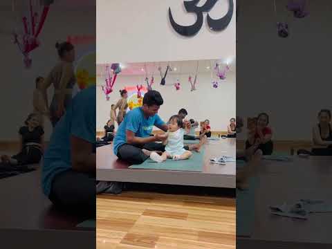 Kids Yoga / small baby practice yoga