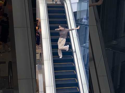 Rolex - Ayo & Teo #layla #rolex #ayoandteo #dance #trending #escalator #mall #vietnam #fyp #shorts