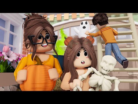 DECORATING OUR NEW HOUSE FOR HALLOWEEN! 🎃 | Bloxburg Family Roleplay