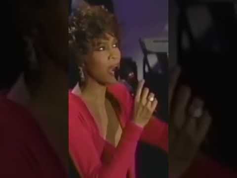 Whitney Houston singing “Do You Hear What I Hear?” Live in 1990. ❤️🎄