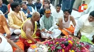 CM Shivraj Singh Chauhan offers prayers at Ujjain Mahakal temple