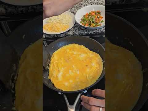 Healthy Omelette #breakfast #breakfastrecipe #cooking #eggdishes #food #asmr #healthy #shorts #short