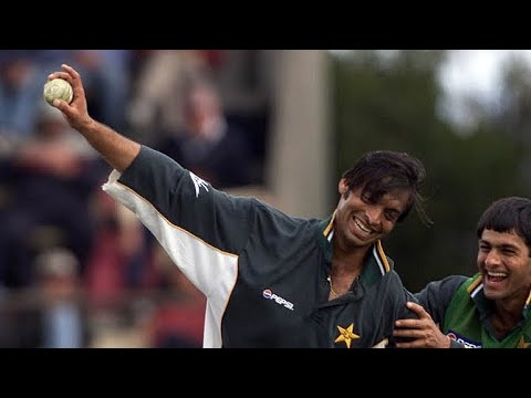 Best of Shoiab Akhtar in Australia-India Tri series 2000