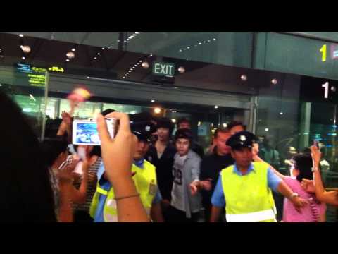 Park Jung Min @ Changi Airport - Departure (20.03.2011) Part 1