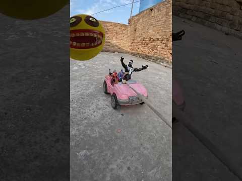 Venom spiderman thanos evades pacman in car