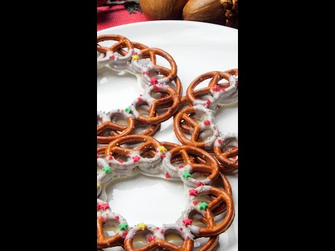 Pretzel Christmas Wreath