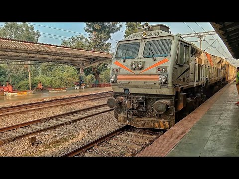 Powerful EMD Locomotive Of Indian Railways | Wdp4d Diesel Engine Train Crossing#uniquetrainengines