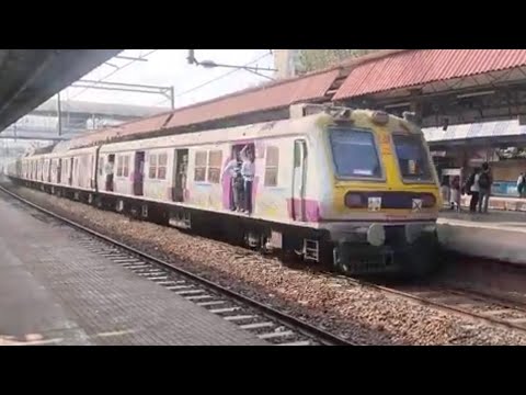 the fast local train Mumbai live in the railway station video | Indian fast local train video