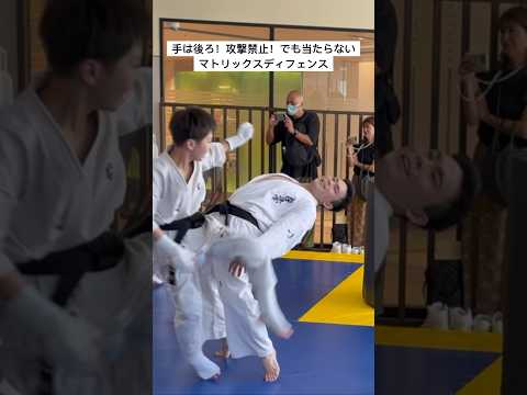 【マトリックス・イナバウアー】上段蹴りが得意な息子さんの蹴りが全く当たらない🥋先生に上段の練習にお付き合いいただく！【手は後ろ！攻撃はなし！！】でも当たらない！