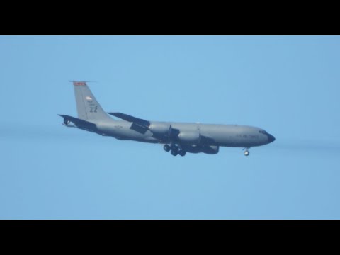 RARE USAF Boeing KC-135R Stratotanker 63-8031 landing at Moffett Field