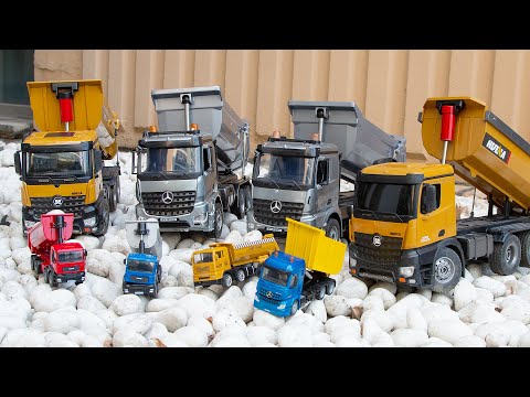 Let's compare a large RC dump truck and a small dump truck