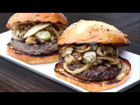 A juicy burger that will appeal to EVERYONE(HOME-MADE RECIPE)✍️