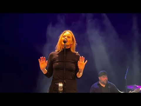 Belinda Carlisle - Summer Rain (live in Newcastle 24 Sep 2024)